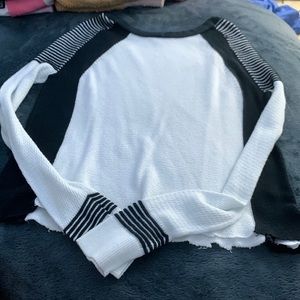 American eagle size extra small color black and white